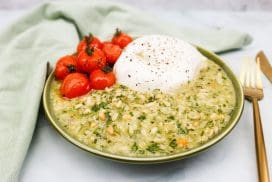 Pesto risotto met geroosterde tomaatjes en burrata