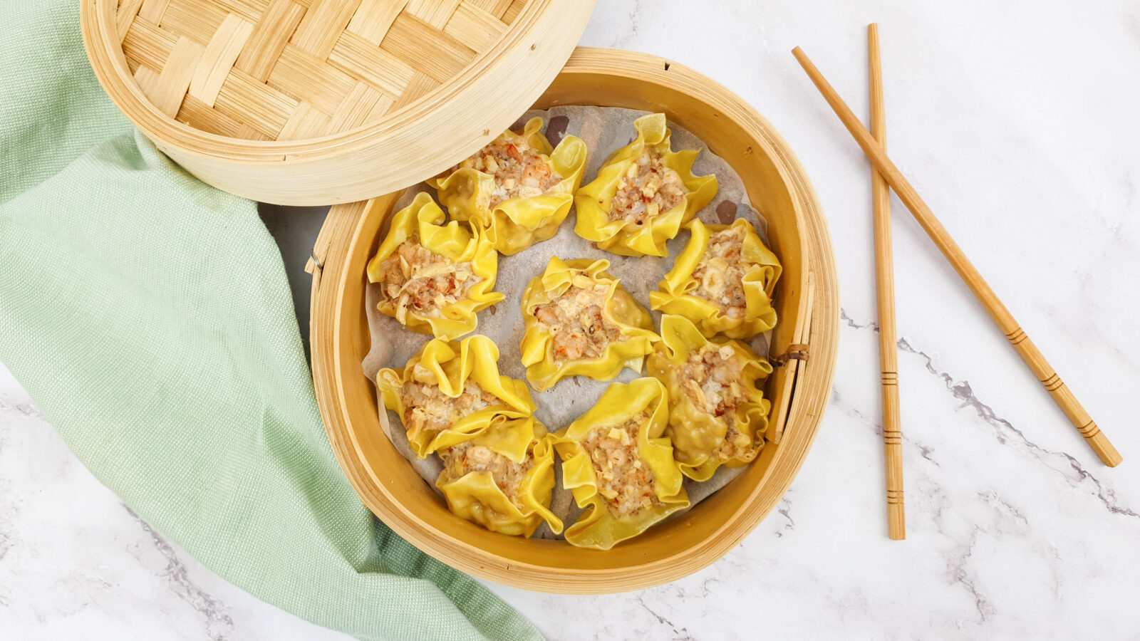 Cha sieuw siu mai dumplings met garnalen en bamboo