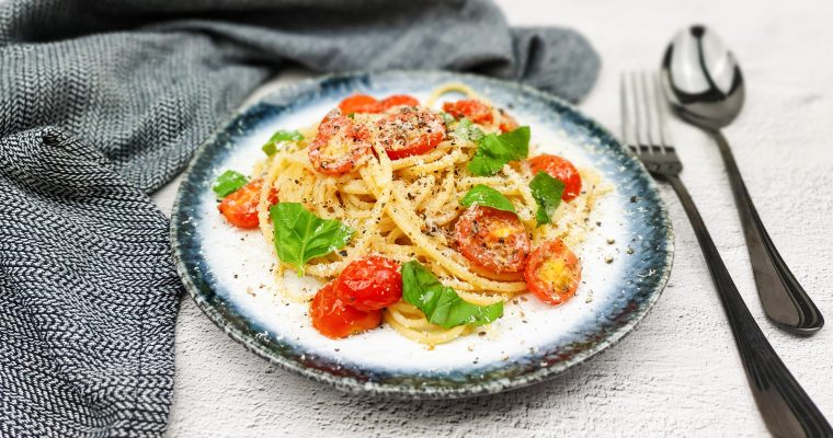 Spaghetti met geroosterde tomaatjes en ansjovis