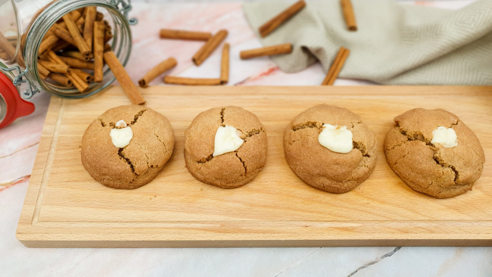 Kaneelkoekjes met vanille glazuur