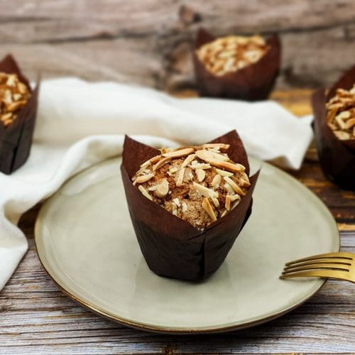 Gevulde speculaasmuffins met amandelen en amandelspijs