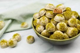 Witte chocolade pepernoten met pistache