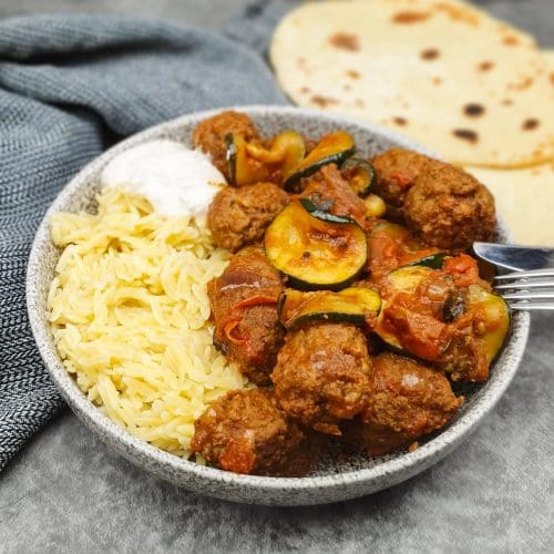 Weredgerechten: Griekse Kofta met Yoghurtdip en pitabroodjes