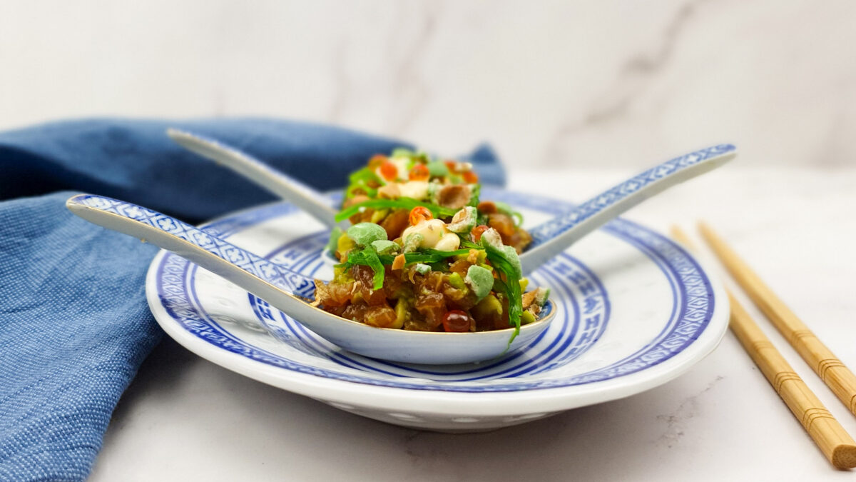 Japanse zalm amuse met wasabi en zeewier