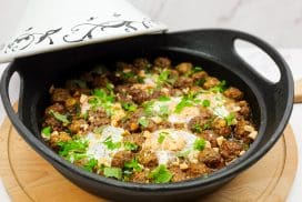 Kefta tajine met lamsgehaktballetjes, ras el hanout en eieren
