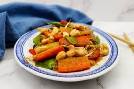 Tjaptjoy met cashewnoten en bamboescheuten