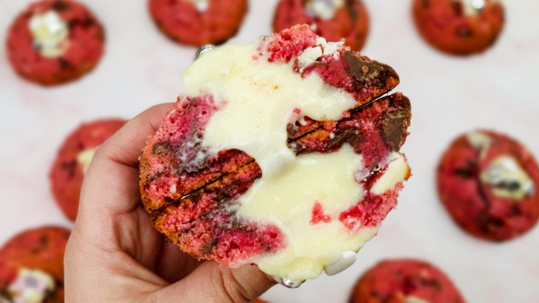 Valentijnskoekjes: Pink velvet cookie met cream cheese vulling