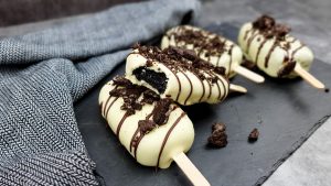 Oreo cookiedough lollipops