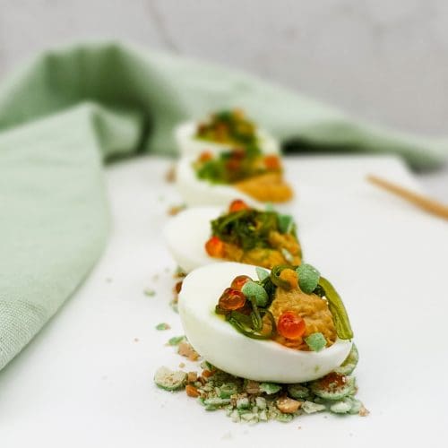 Japanse gevulde eieren met wasabi, wakame en zalmeitjes