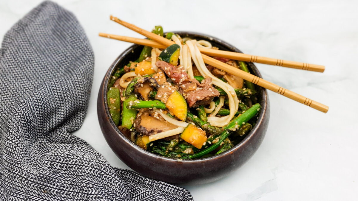 Miso biefstuk met groenten en noedels