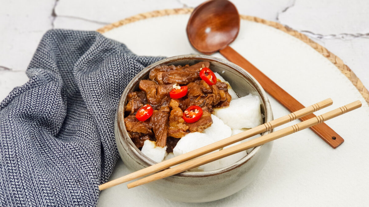 Babi pongteh (babi pon tay): Gesmoord varkensvlees in gefermenteerde bonensaus