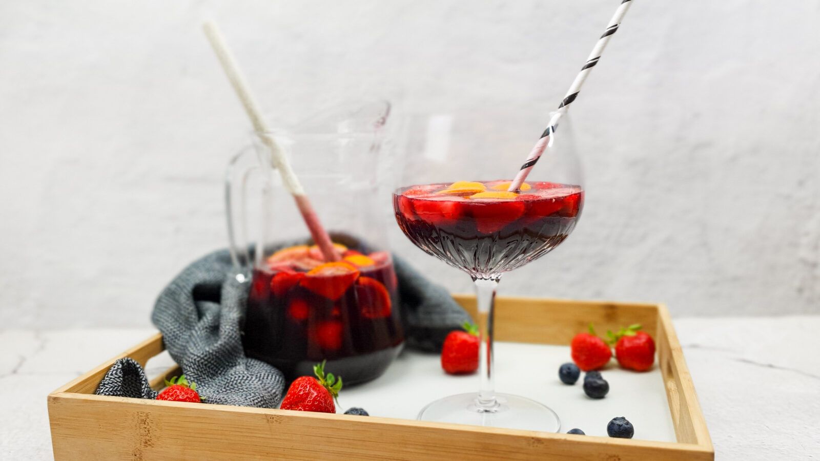 Zelfgemaakte rode sangria met licor 43