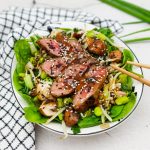 Beef teriyaki salade met paksoi en champignons