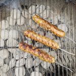 Kofta spiesen met pistache van de barbecue