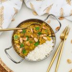 Bloemkool korma curry met amandelen en witte rijst