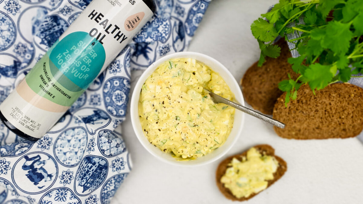 Avocado eiersalade met wasabi en citroen