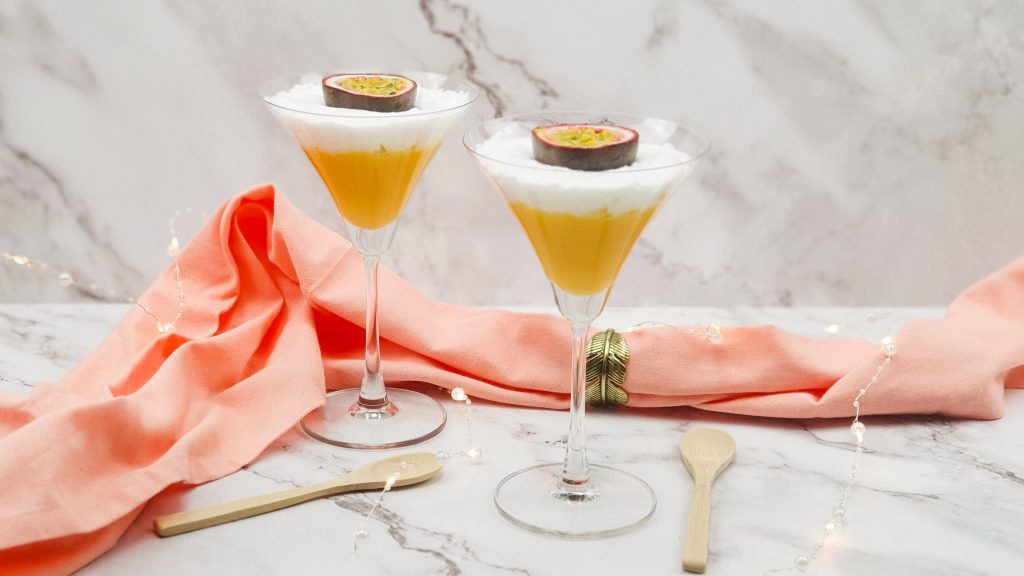 Pornstar martini toetje van passievruchten curd en meringue schuim