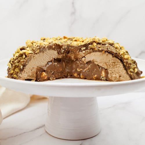 Ferrero rocher bombe met frangelico likeur en hazelnoten