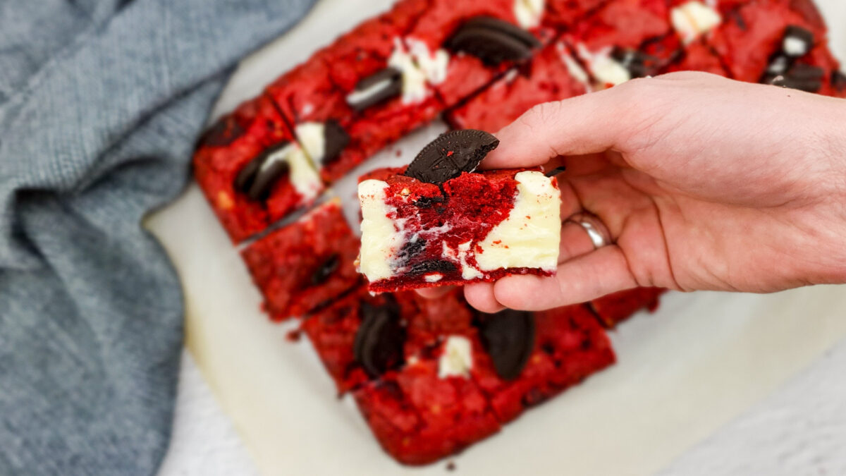 Red velvet cookiebar met oreo, witte chocolade en monchou vulling
