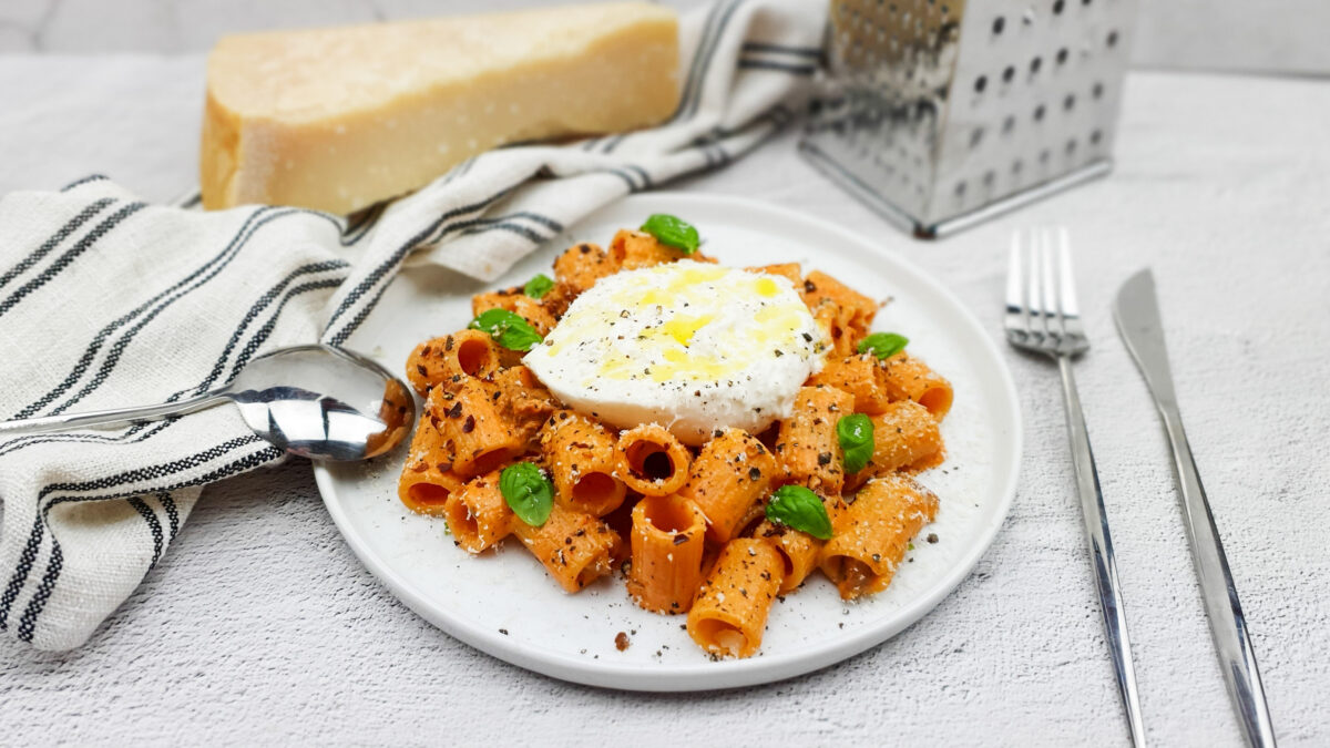 Pasta alla vodka met chorizo en burrata