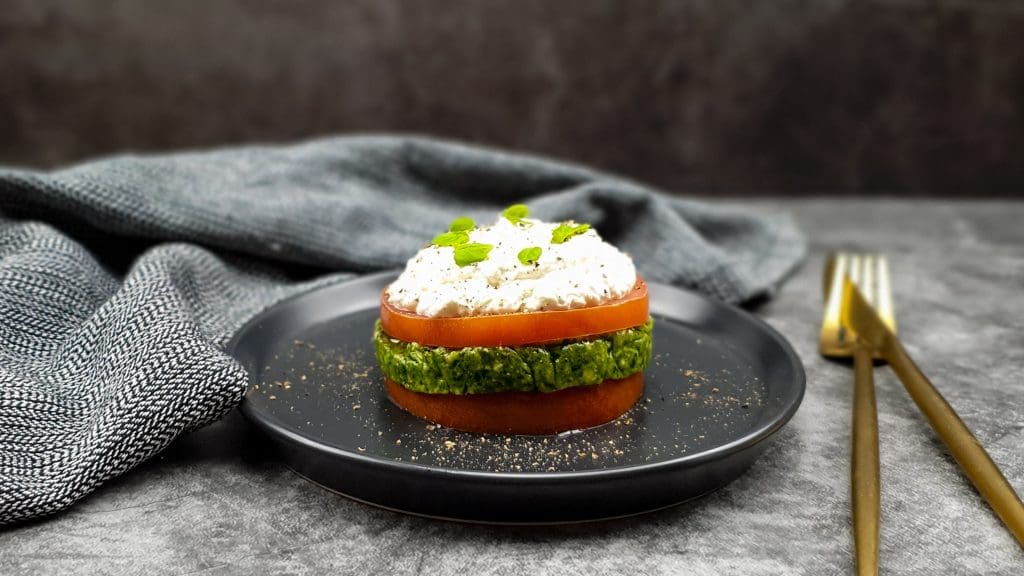 Caprese torentje met burrata mousse - EvieKookt Caprese torentje met burrata mousse - EvieKookt