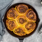 Pesto rolls: Zelfgemaakte pesto broodjes