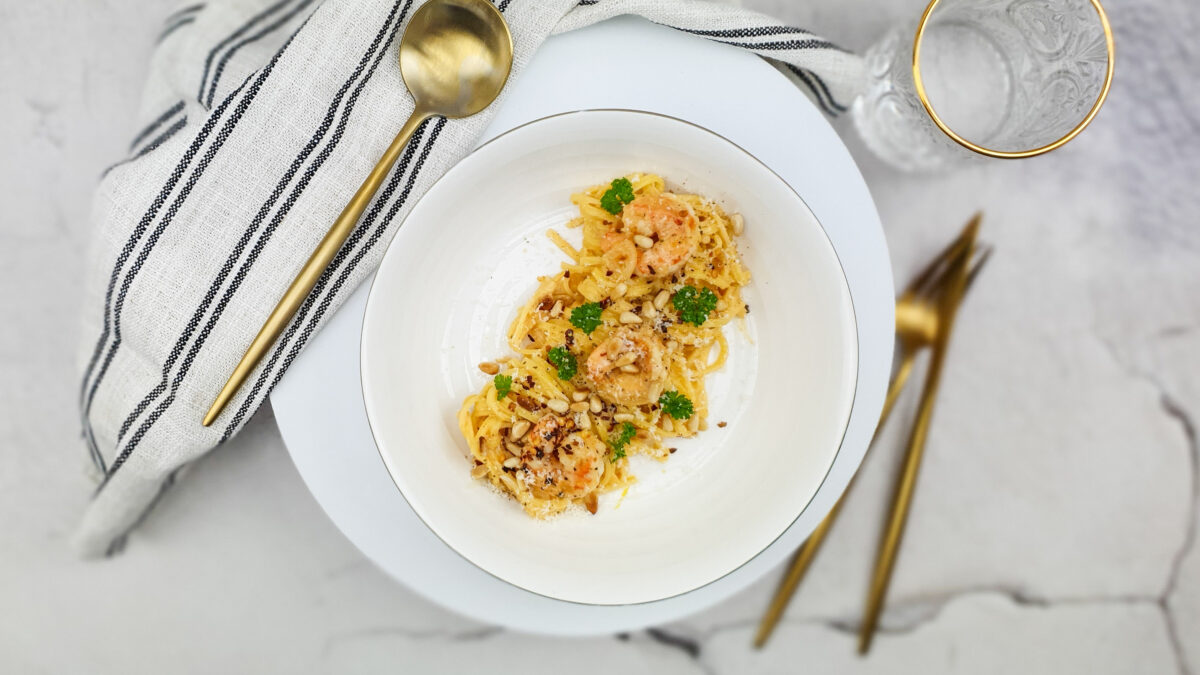 Pasta met gamba's in roomsaus