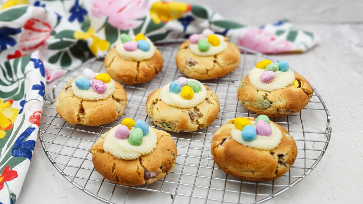 Paascookies met dragee eitjes