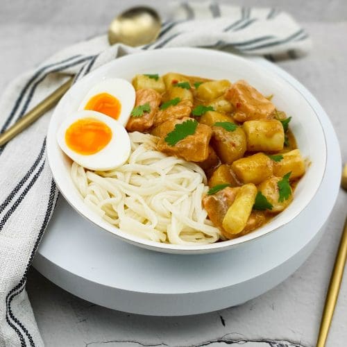 Thaise asperge curry met zalm, aardappeltjes en een gekookt eitje