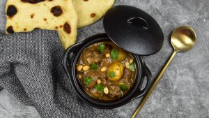Massaman curry met pinda's en koriander