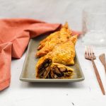 Surinaamse bladerdeeg hapjes met kip en kouseband