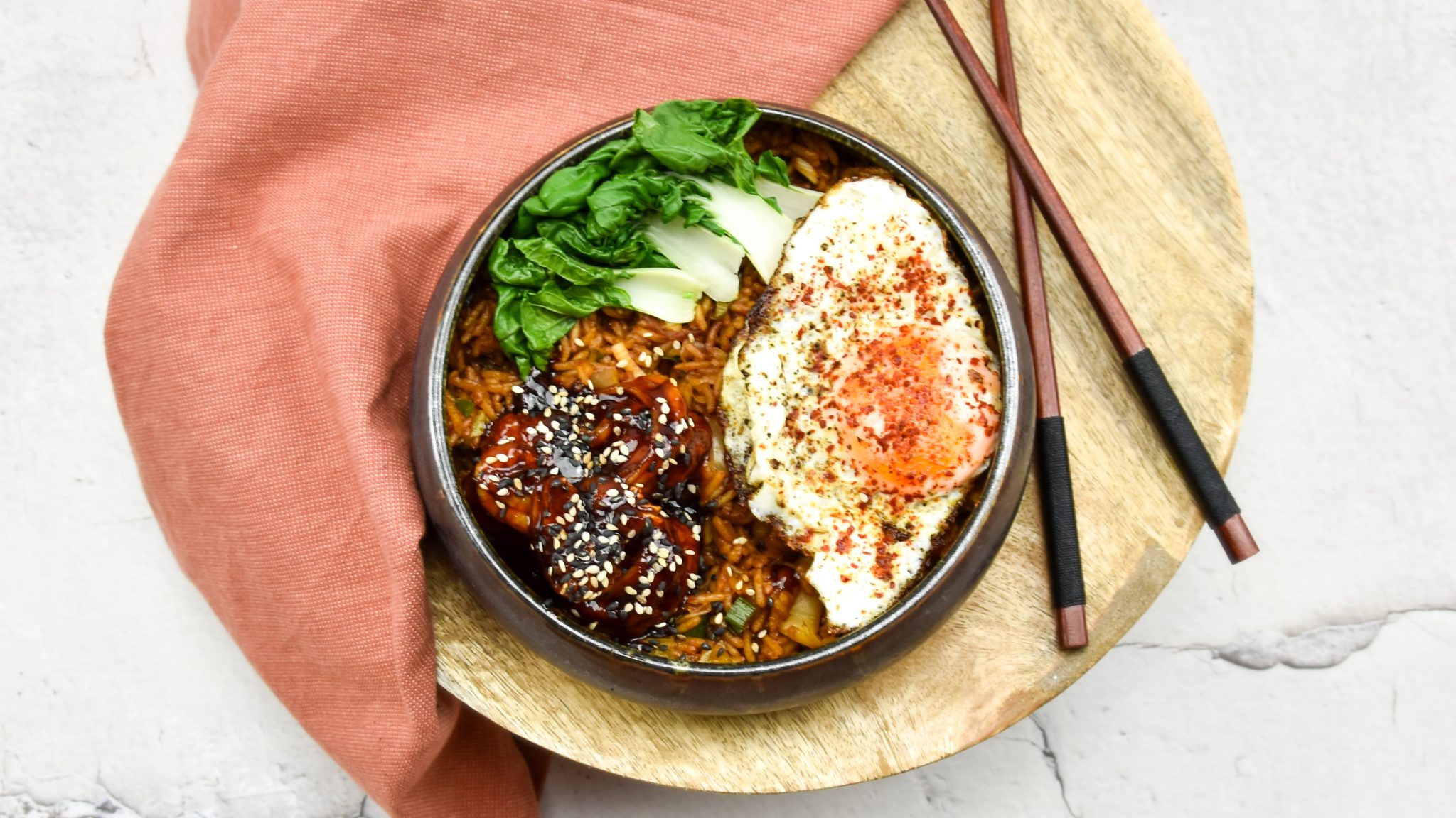Koreaanse kimchi rijst met gochujang gamba’s