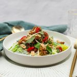Thaise salade met kipgehakt en Thais basilicum