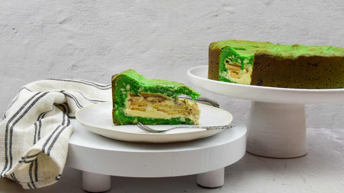 Pandan cookie pie met witte chocolade, witte oreo, witte twix en witte kinderbueno