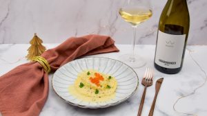 Reuze ravioli met gambavulling, witte port roomsaus en zalmeitjes