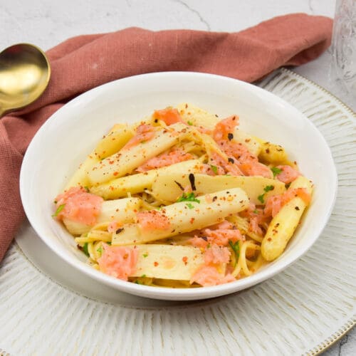 Spaghetti met witte asperges en gerookte zalm
