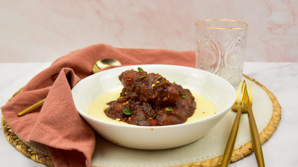 Polenta met chorizo worstjes in tomatensaus