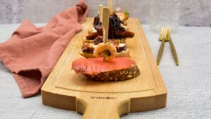 Pintxos met gerookte zalm en knoflookgarnalen
