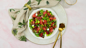 Watermeloen salade met gerookte amandelen, feta en edamame