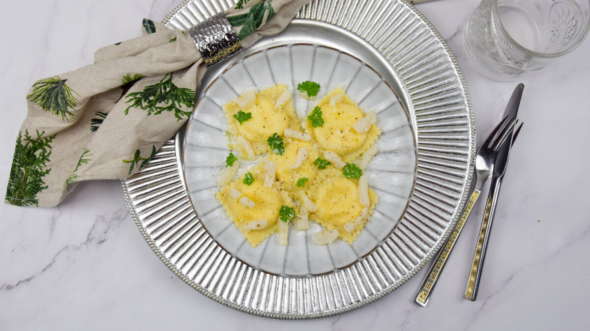 Burrata ravioli met coquille ceviche