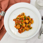 Pasta orecchiette caponata met aubergine en pijnboompitjes