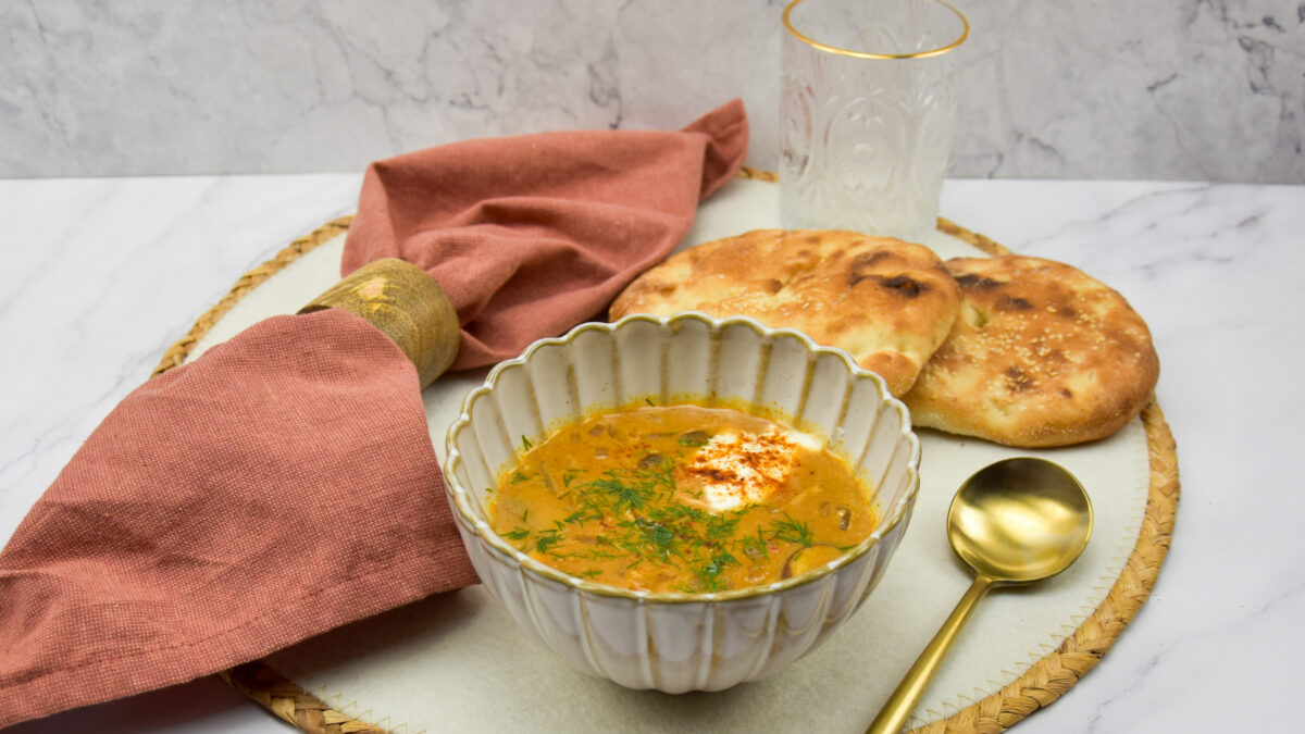 Hongaarse champignonsoep met Hongaars paprikapoeder en crème fraîche