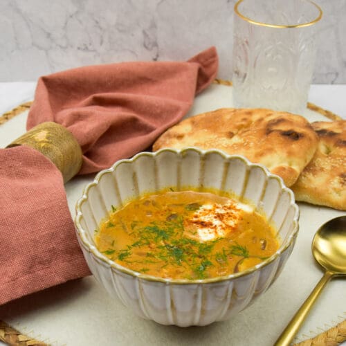 Hongaarse champignonsoep met Hongaars paprikapoeder en crème fraîche