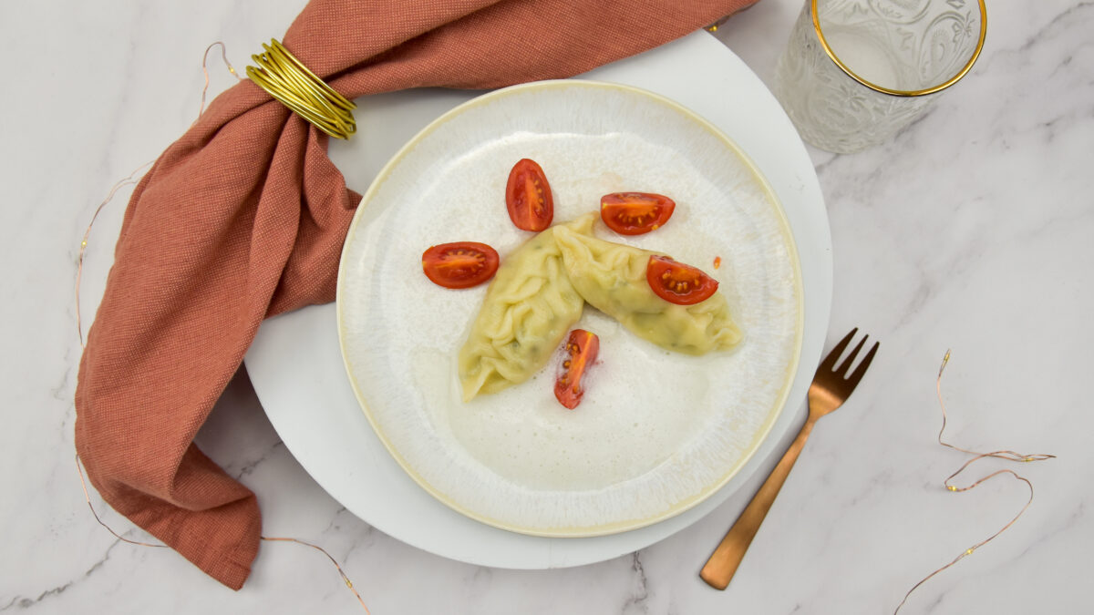 Pasta gevuld met aardappel, met tomatenschuim