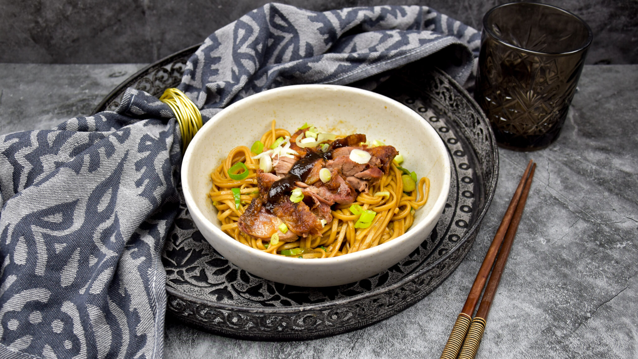 Noodles met geroosterde eend en hoisin