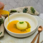 Passievrucht panna cotta met mango en kokos