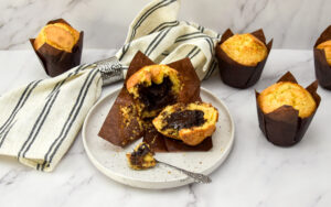 Brookie muffins: Cookie muffins met een brownie vulling