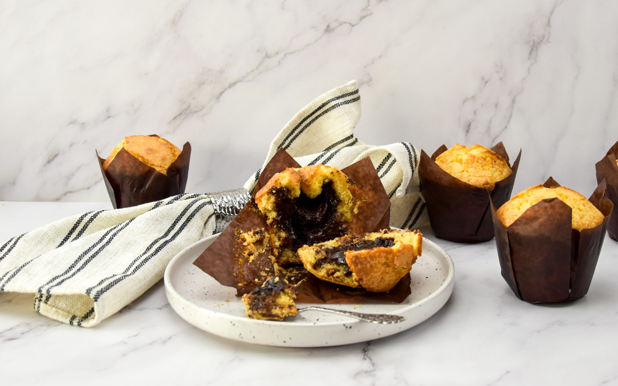Brookie muffins: Cookie muffins met een brownie vulling