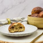 Krentenbollen - Zelfgebakken krentenbollen