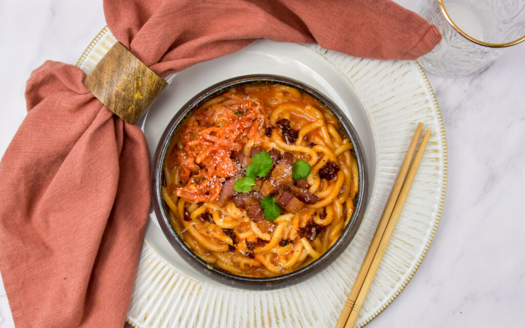 Koreaanse gochujang udon carbonara udon noodles